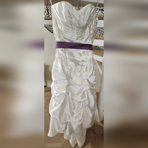 David's Bridal Size 20W Soft White Wedding